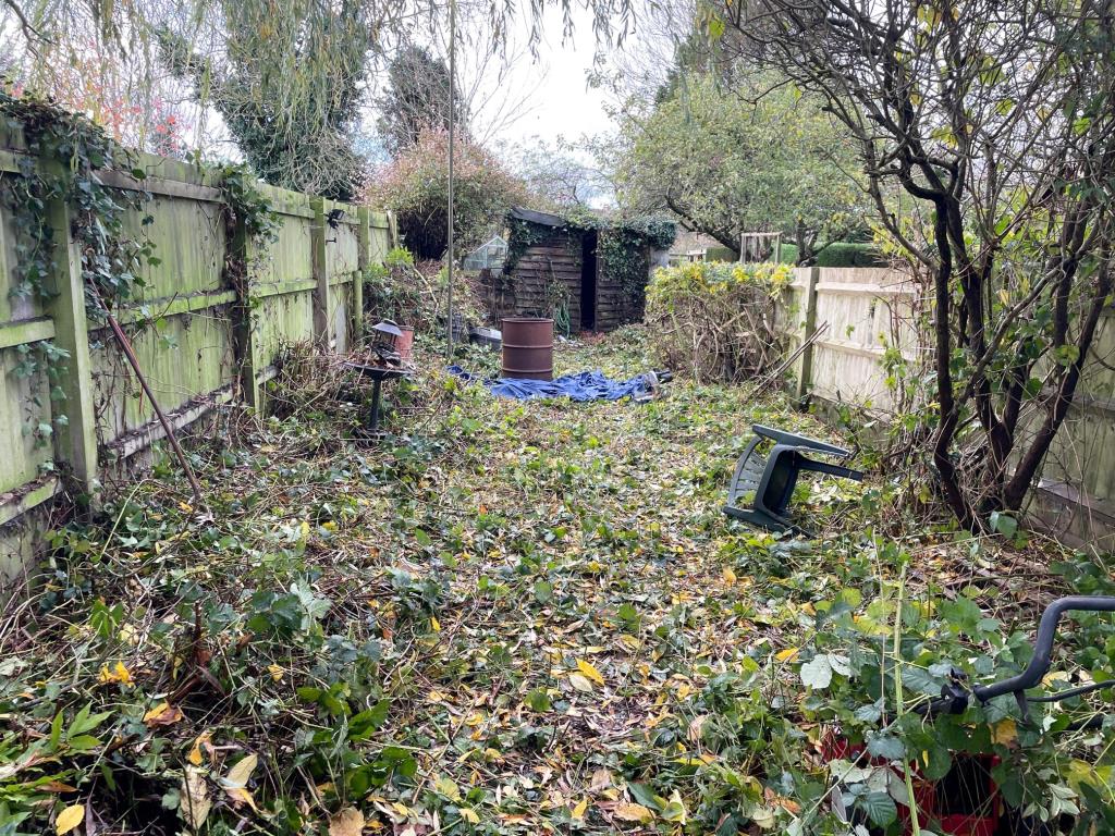 Lot: 105 - TERRACED HOUSE FOR IMPROVEMENT -
